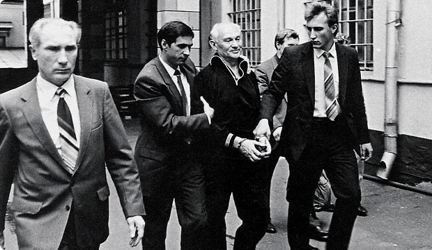 Как ФСБ надзирает за военной разведкой —наше досье